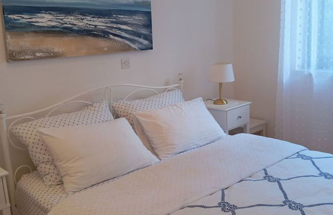 Green Garden Oasis - Photo 2