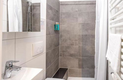 have-a-nice-Stay - Souterrain, Kino an der Natur, U-Bahn nach Hamburg 400m - Bäcker & Restaurants 500m - Lidl 800m - Zentrum 1,5km - Foto 7