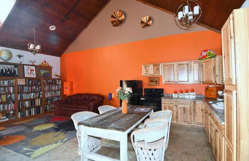 Mountain Meltdown - Pet Friendly, Grill, Wifi, Fire Pit, EV Station -Shared Space - Grill, Fire Pit, Covered Porch, Fountain Pond - Foto 5