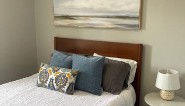 The Deannie Apt #6 - Simple and Homey 2bd w/ WiFi - Photo 5