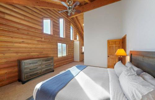 Splendor Valley Farms Huge Log Cabin with King Bed Bunk Beds and Game Room - Photo 35