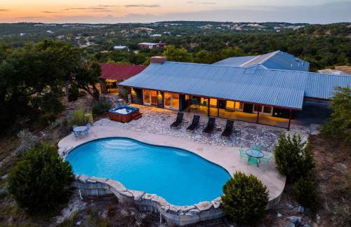 Legendary 3 Bedroom Estate with Pool & Hot Tub! - Foto 1