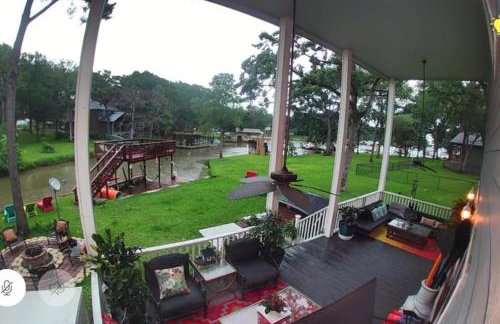 Massive lakefront home with HOT TUB - Foto 7