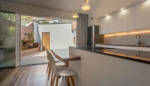 São Jorge Holiday Homes - Photo 4, stove