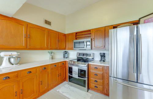 Family Home with Stunning Water Views in Tavares! - Photo 15