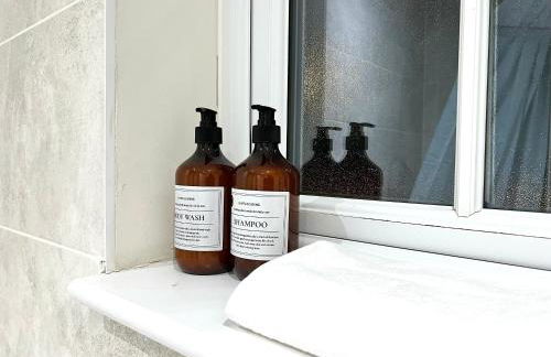 Swan's Place - Large 4bed home, Sleeps 9, Parking x2 & Games room - Foto 19