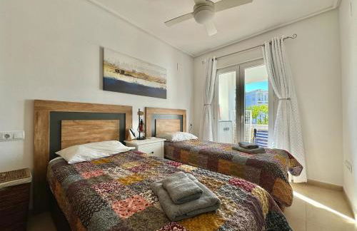 Stunning apartment with pool, golf and lake views - Foto 21