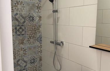 Douce Escale en Plein Centre - Avec Parking privé - Foto 7