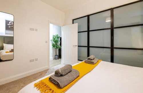 Brand New Apt - Beach Breeze Spacious 1-Bedroom Apartment with parking - sleeps 4 ppl- internet - Foto 50