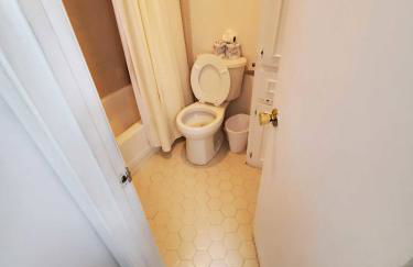 Large Fenced Yard near Midtown- Shamrock Stay - Foto 72