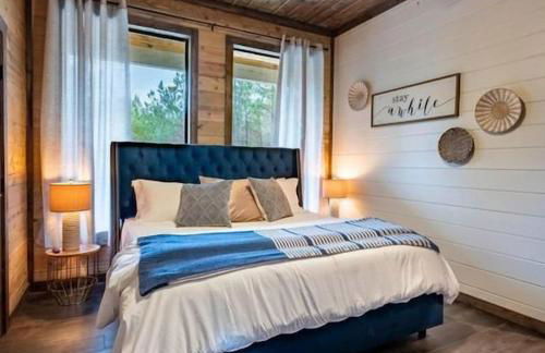 Winter Retreat in the Pines, Cozy Cabin & Fire Pit Nights - Foto 20