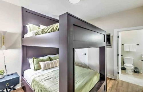 Luxury four-story Home, Rooftop Deck with views, PingPong! Sleeps 12! - Photo 24