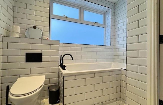 4 Guests - 2 Bedrooms - Parking - 9min City Centre - Photo 16