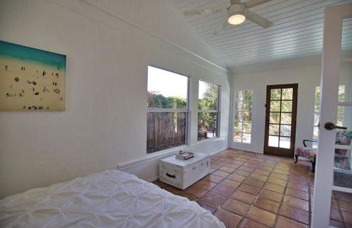 Pet Friendly & Firepit Minutes to Beach Sleeps 6 - Foto 30