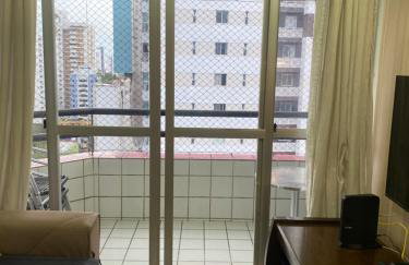 Apto com localização privilegiada e piscina - Charmoso e completo - Foto 20