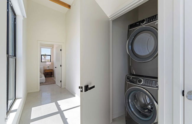 Private Pool, Hot Tub, Firepit Modern Oasis Blue Mirage by Avantstay - Foto 2