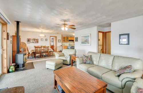 Boat, Grill and Unwind Lakefront Cayuga Home! - Foto 7