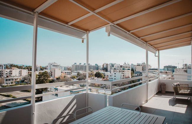 Phaedrus Living: City Center Sky Penthouse - Photo 18