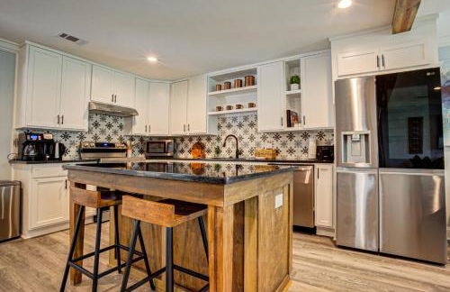 Casablanca Waco 5 mins from Baylor and Magnolia with Hot Tub,Firepit, Pet Friendly - Foto 12