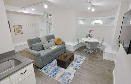 White Brick Retreat - Shaw - Photo 1