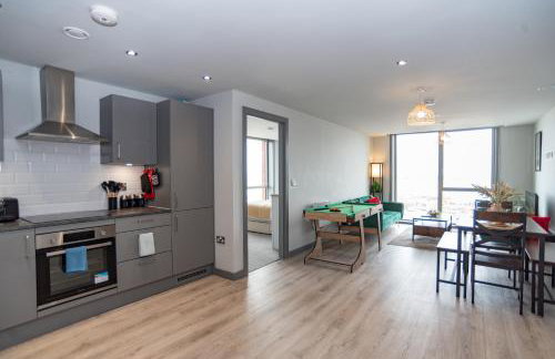 Brand New Skyline View 2BR Apartment with Pool Table - 21st Floor - Foto 13