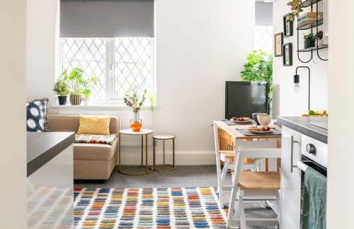 #09 Stylish 2 bed Apart - Sleep 5 - fast Wi-fi - BHX NEC- " Perfect for Contractors and Families - Free Parking" - Foto 1