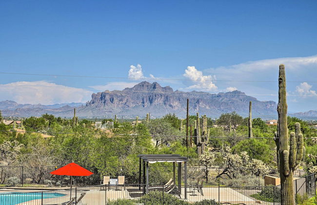 East Mesa Desert and Mountain Views: 5br, Pool - Photo 1