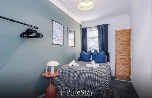 BIG House for Business Stays in Barnsley with 6-bedrooms & 8 Beds by PureStay - Foto 7