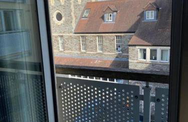 Light & bright, centrally located apartment - Foto 8