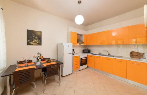 3-Min Drive to Kalyves Beach, Stone Villa in Armenoi next to Cafés & Taverns by the Natural Water Springs - Foto 5