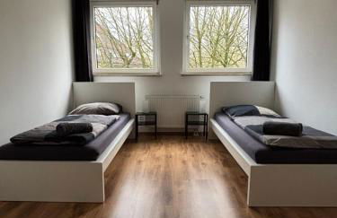 Case Four Boardinghouse mit Parkplatz, Küche, Waschmaschine und Trockner - Photo 1