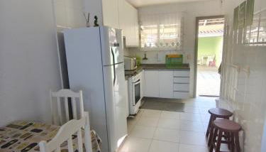 Sobrado confortável a uma quadra do mar. - Foto 5