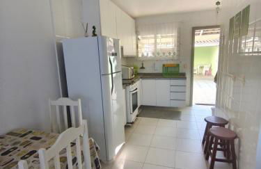 Sobrado confortável a uma quadra do mar. - Foto 5