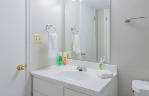 Wrap-Around Porch Uptown Stay-Pets Welcome! - Foto 11