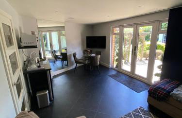 Thistle Lodge - Quiet Garden lodge with off road parking - Foto 8