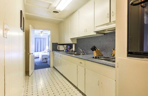 Less Than half Mi to Porretto Beach! Couples Retreat - Foto 5