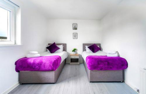 Balloch House -Spacious 3 bed house with on street parking - Photo 25