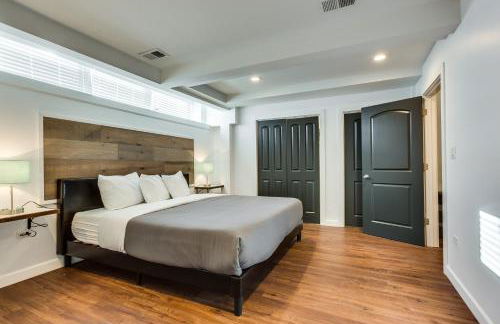 Converted Store Front Home Lets You Live Like a Local in the Heart of it All! condo - Foto 23