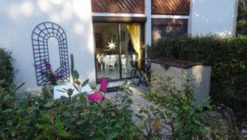 AGREABLE REZ DE JARDIN AVEC TERRASSE PROCHE PLAGE - Foto 2, Garden view