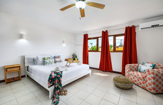 Spacious 4BR Villa Private Pool Cozy Location - Photo 3