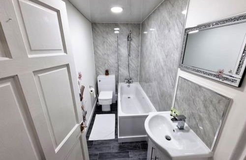 *6B7R* Setup for your most relaxed & amazing stay + Free Parking + Free Fast WiFi* - Foto 5