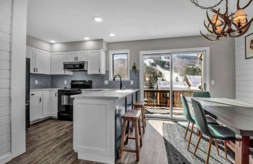 Modern Townhome with Decks Fireplace & Mountain Views - Foto 2