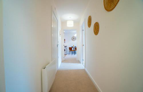 2 Bed Stylish Stay - By Holiday homes - Foto 12