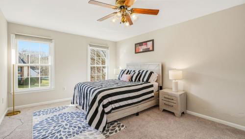 Bright Family Retreat with Private Backyard & Loft - Foto 3