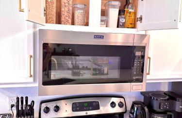 Modern 3BR Villa with Heated Pool & BBQ 14mi to Disney - Photo 10