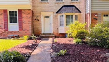 Charming 4BR 4BA Townhouse In Annandale, VA - Foto 1