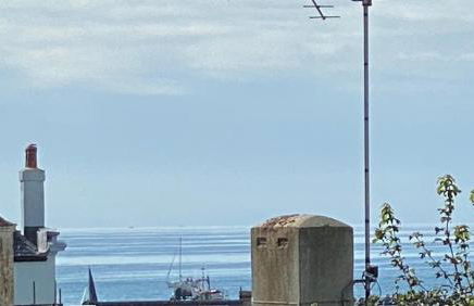 Duke of Monmouth penthouse luxury apartment Lyme Regis 3 bedroom parking Hot tub Garden dog friendly - Photo 10