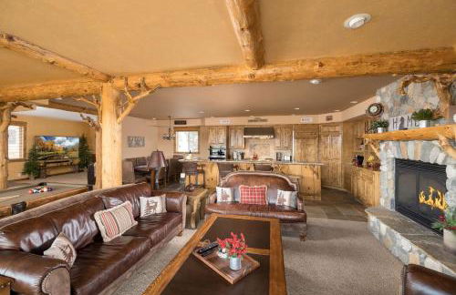 Big Bear Village View Haus is a large pet and kid friendly chalet with hot tub located a short walk to village - Foto 10