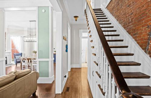 Elegant Manor w Private Yard & Modern Amenities - Foto 20