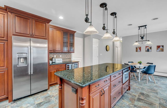 Cozy Private Home W Fireplace Outdoor Kitchen - Photo 50